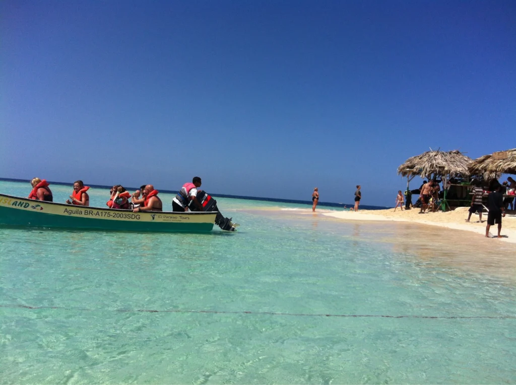 Monte Cristi, pueblo costero y barato en RD